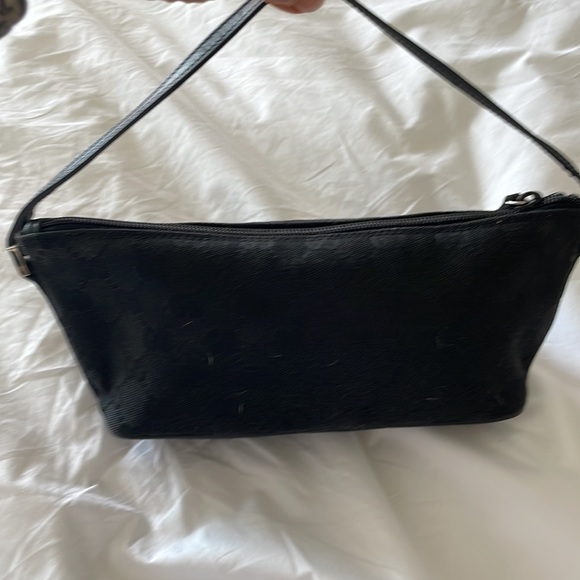 Gucci! Perfect classic clutch used once bought in Banff - Picture 2 of 7